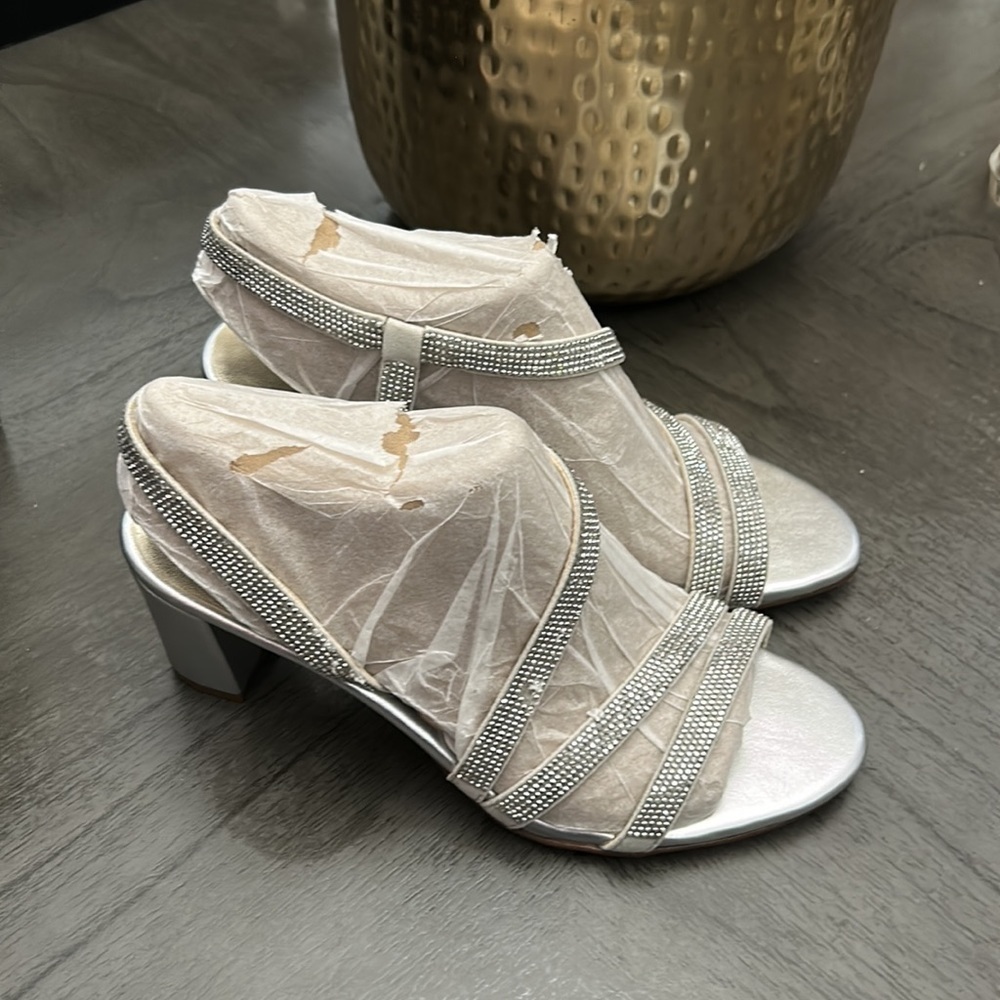 NATURALIZER Vanessa Strappy Sandals (NARROW) - Picture 5 of 10